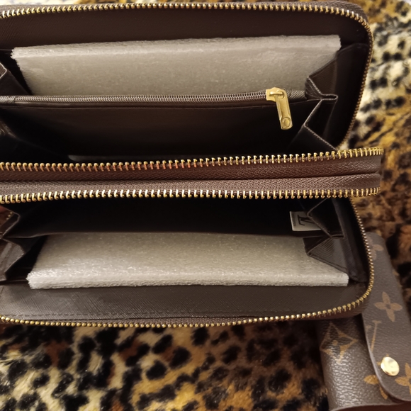 Monogram Designer Inspired Brown Wallet Set - Picture 10 of 14